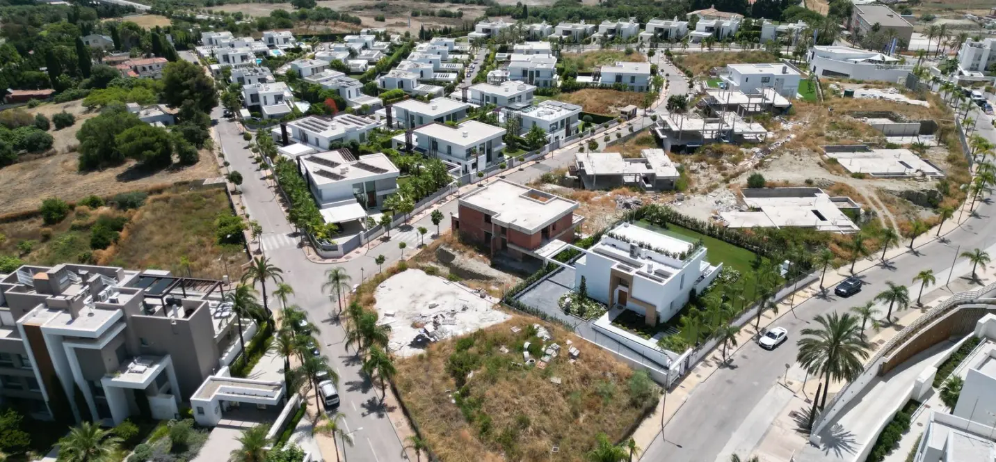 Sale of residential plot in Cancelada 1