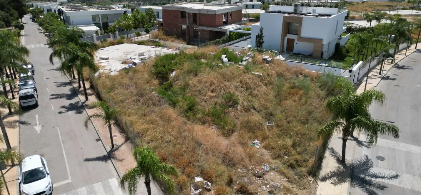 Sale of residential plot in Cancelada 4