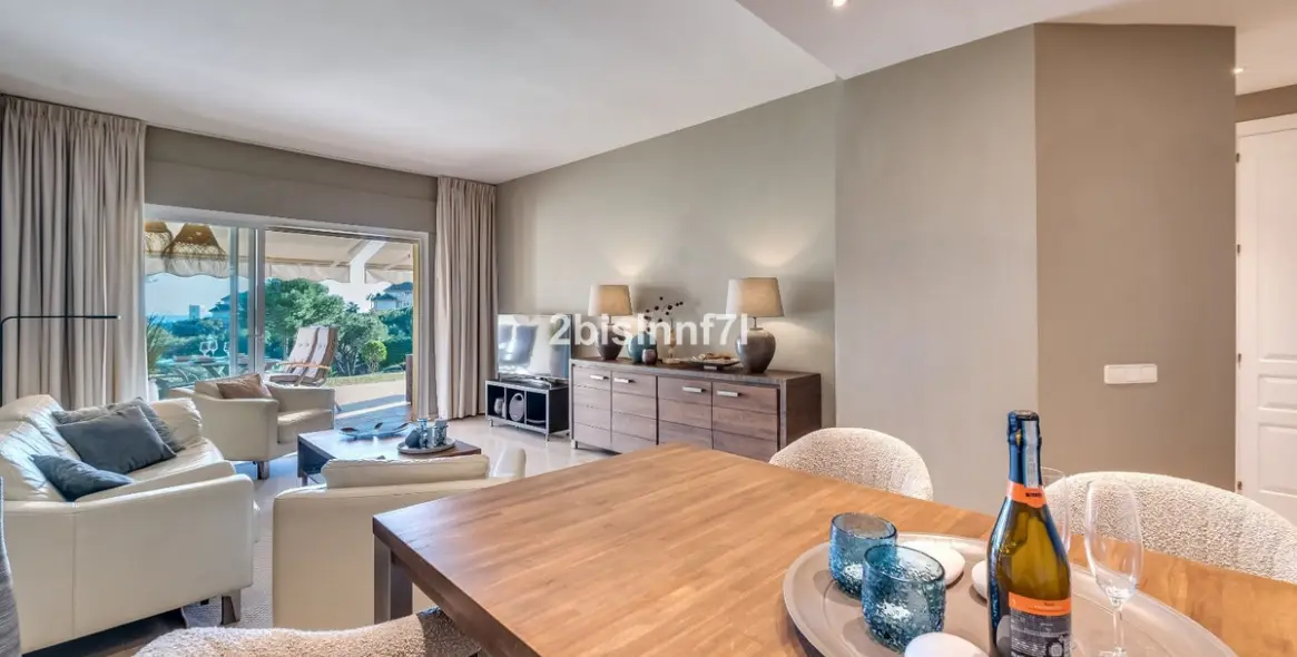 Sale of ground floor apartment in Elviria 2