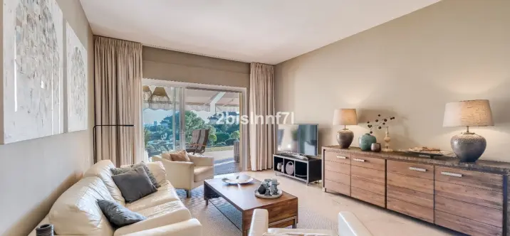 Sale of ground floor apartment in Elviria 3