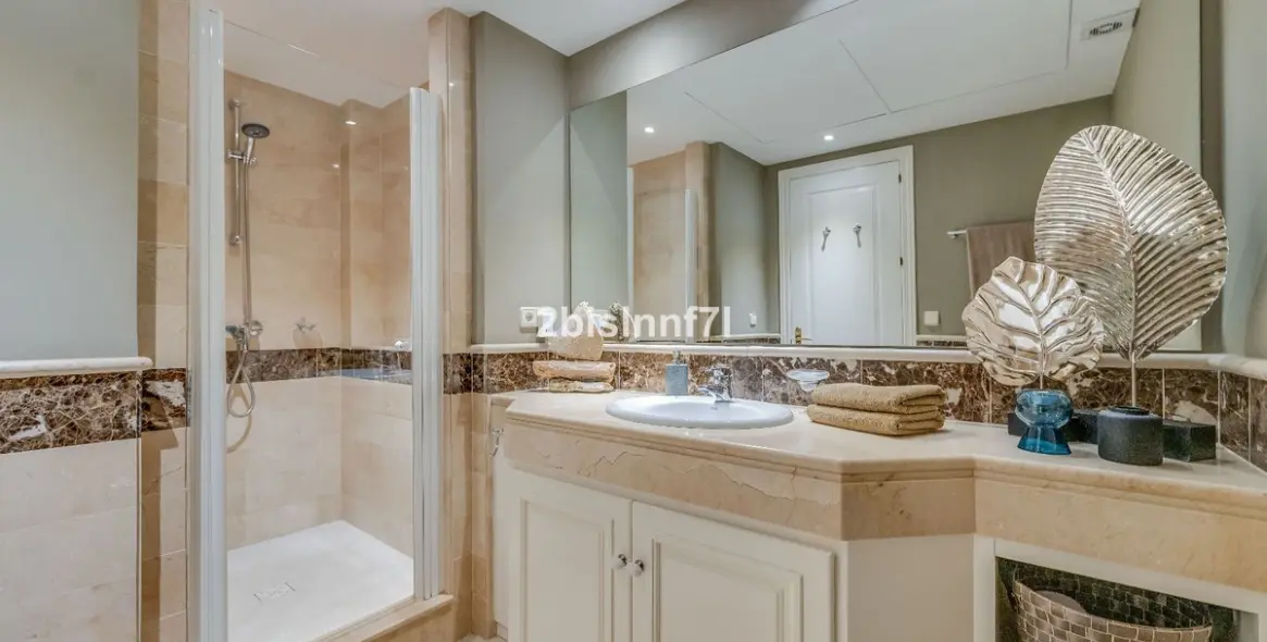 Sale of ground floor apartment in Elviria 15