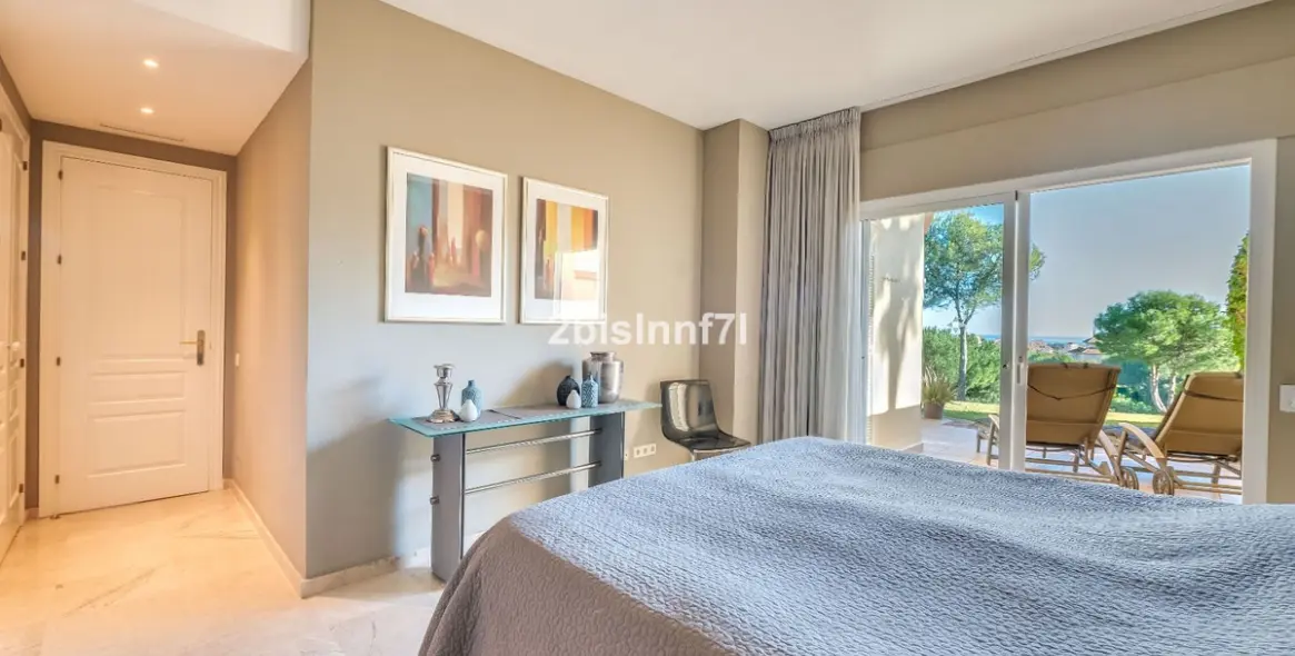 Sale of ground floor apartment in Elviria 17