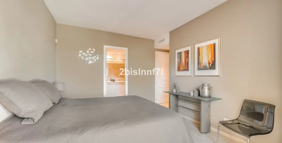 Sale of ground floor apartment in Elviria 18