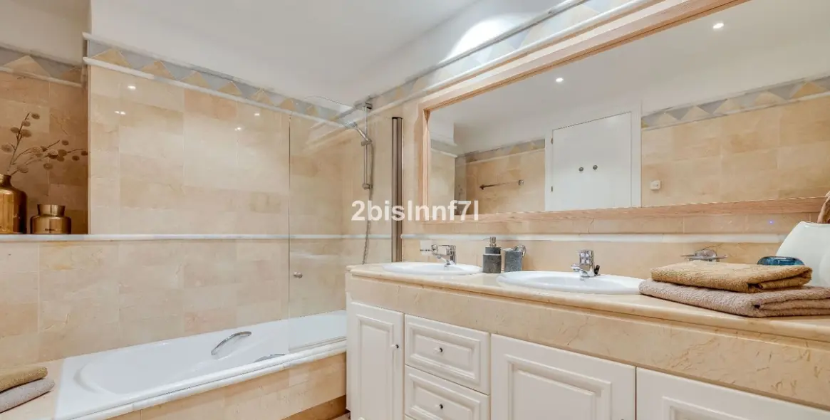 Sale of ground floor apartment in Elviria 19