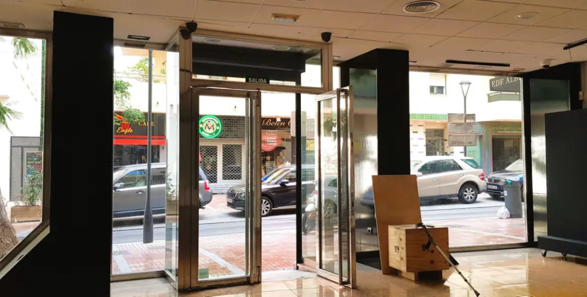 Sale of shop in Marbella 3