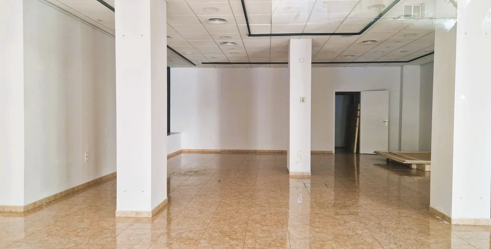 Sale of shop in Marbella 5