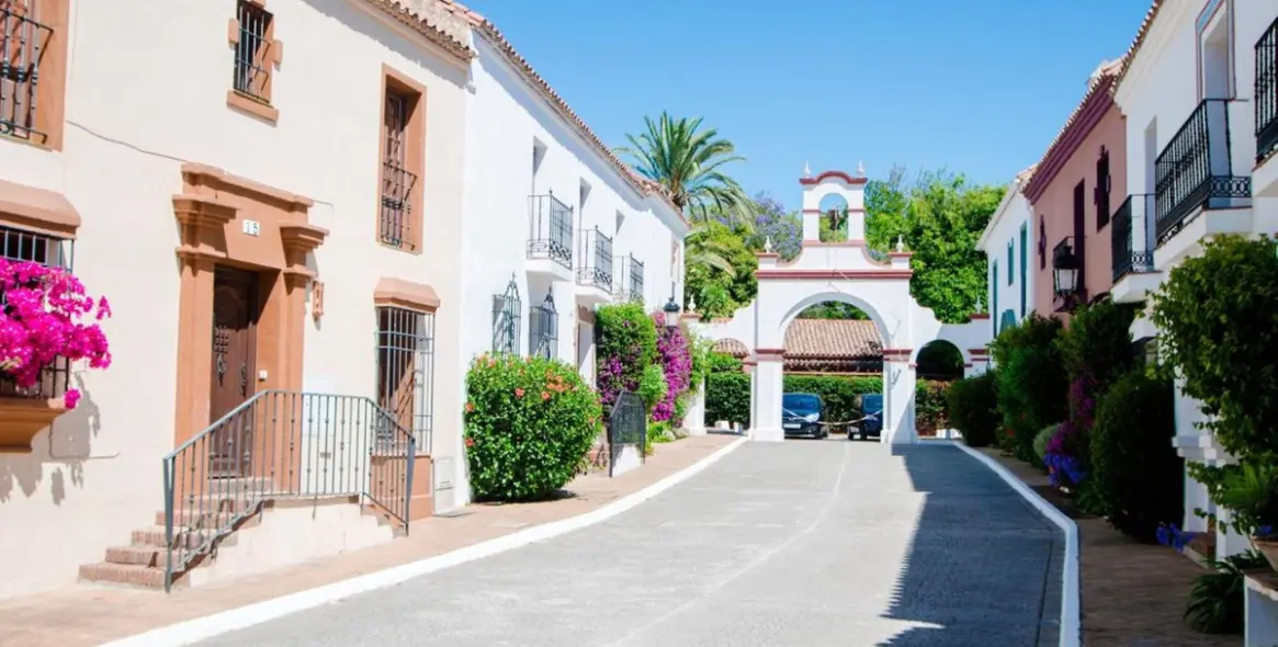 Sale of townhouse in Guadalmina Baja 1