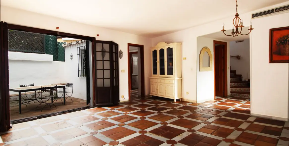 Sale of townhouse in Guadalmina Baja 2