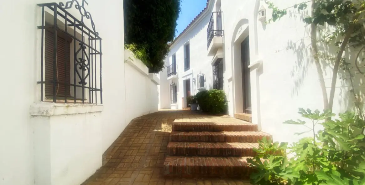 Sale of townhouse in Guadalmina Baja 17