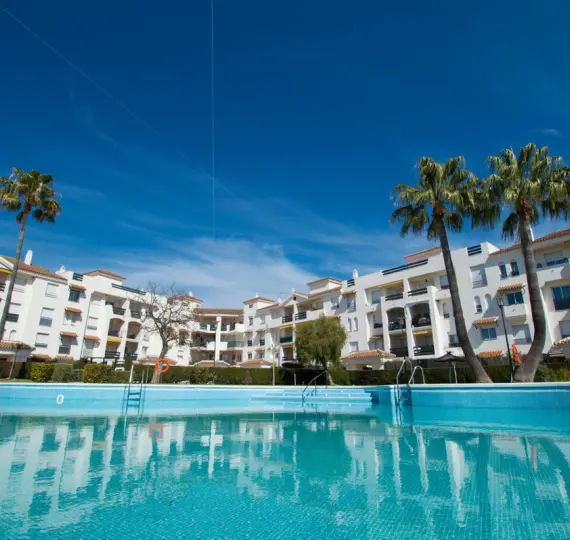 Продажа апартаментов на среднем этаже в San Pedro de Alcántara