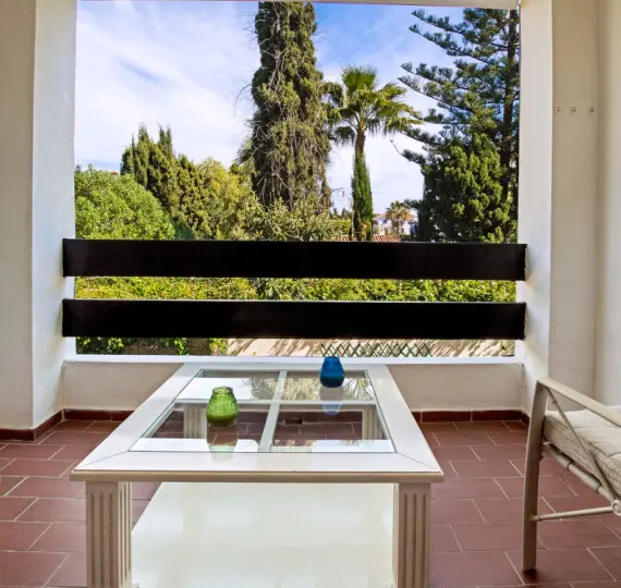 Продажа апартаментов на среднем этаже в San Pedro de Alcántara