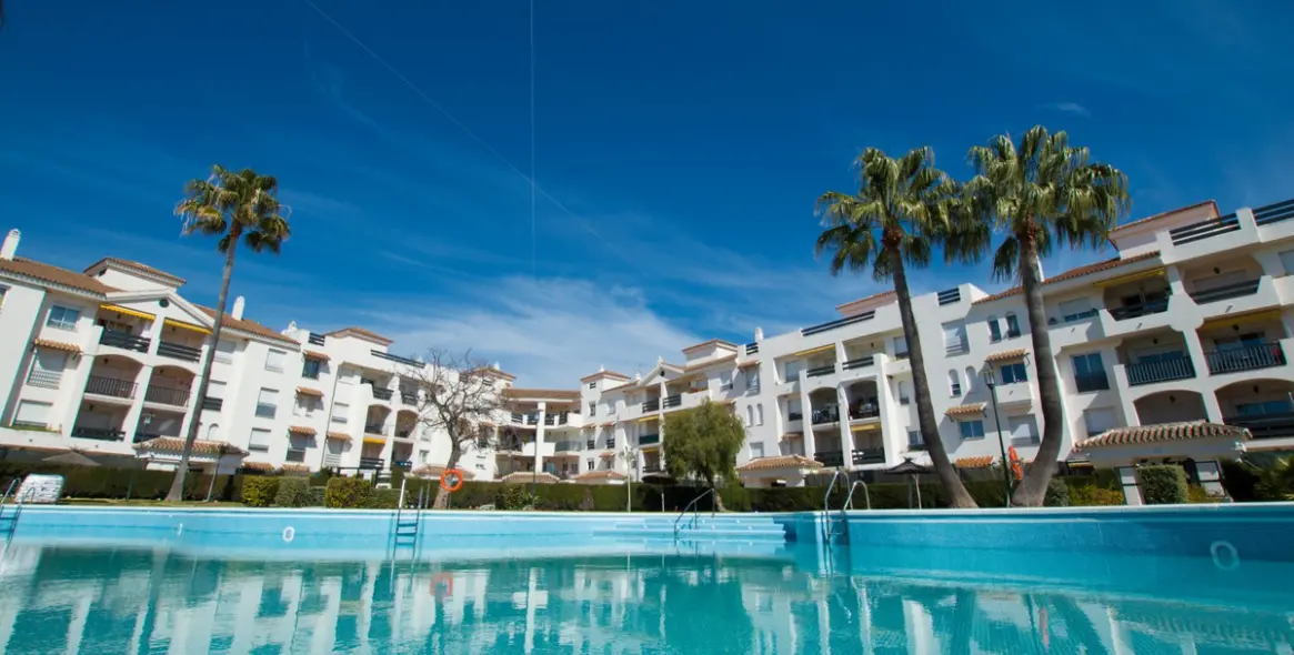 Sale of middle floor apartment in San Pedro de Alcántara 1