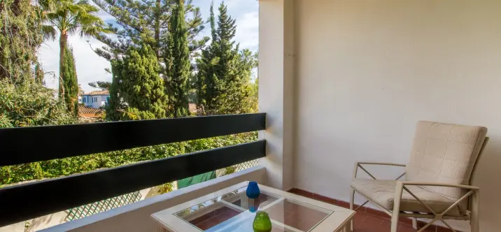 Venta de apartamento en planta media en San Pedro de Alcántara 2