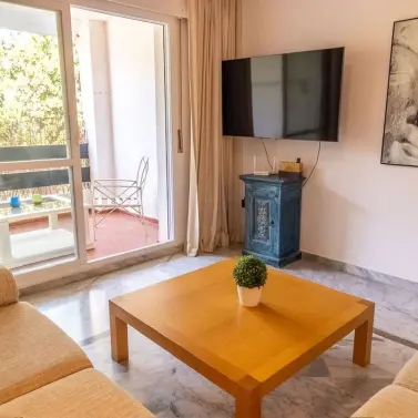 Venta de apartamento en planta media en San Pedro de Alcántara