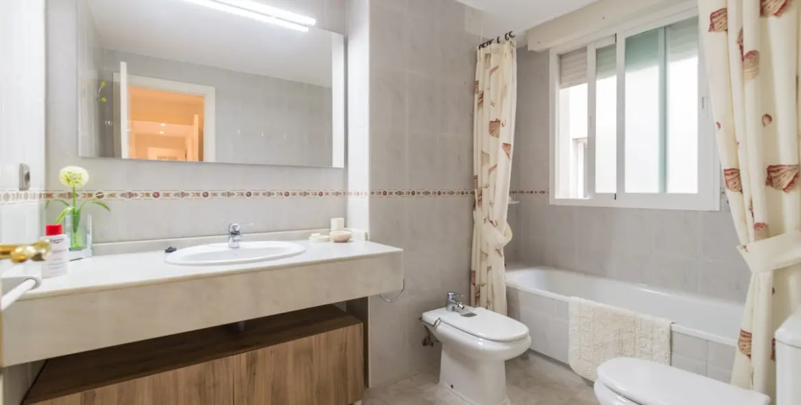 Sale of middle floor apartment in San Pedro de Alcántara 21