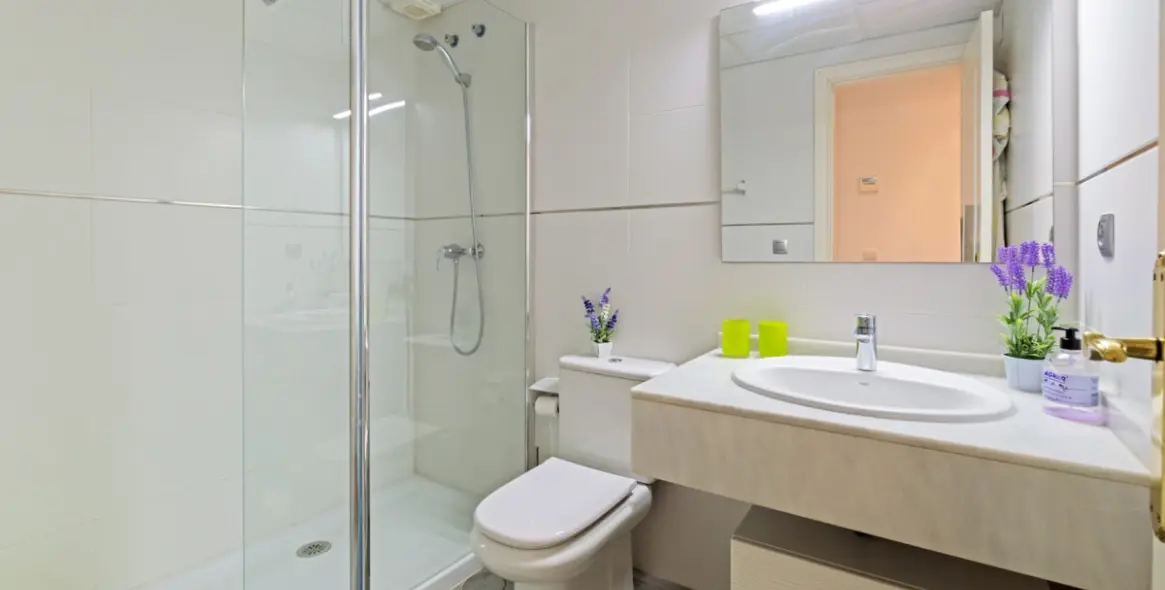 Sale of middle floor apartment in San Pedro de Alcántara 22