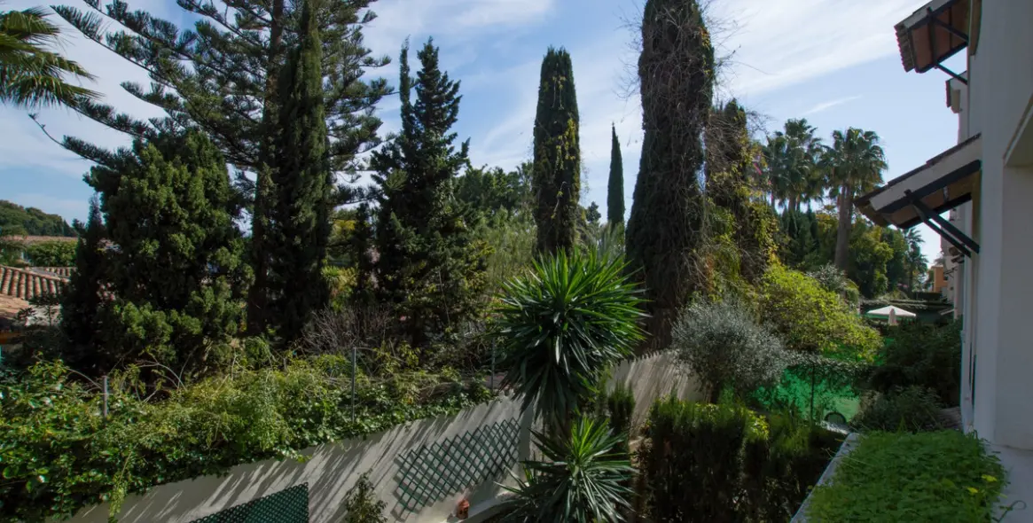 Sale of middle floor apartment in San Pedro de Alcántara 26