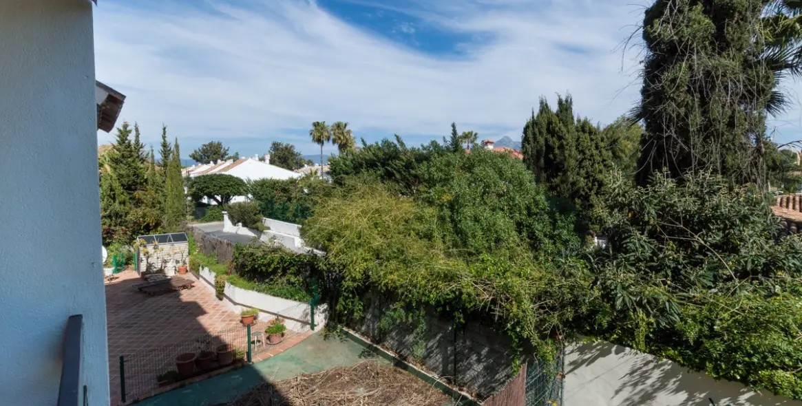 Sale of middle floor apartment in San Pedro de Alcántara 27