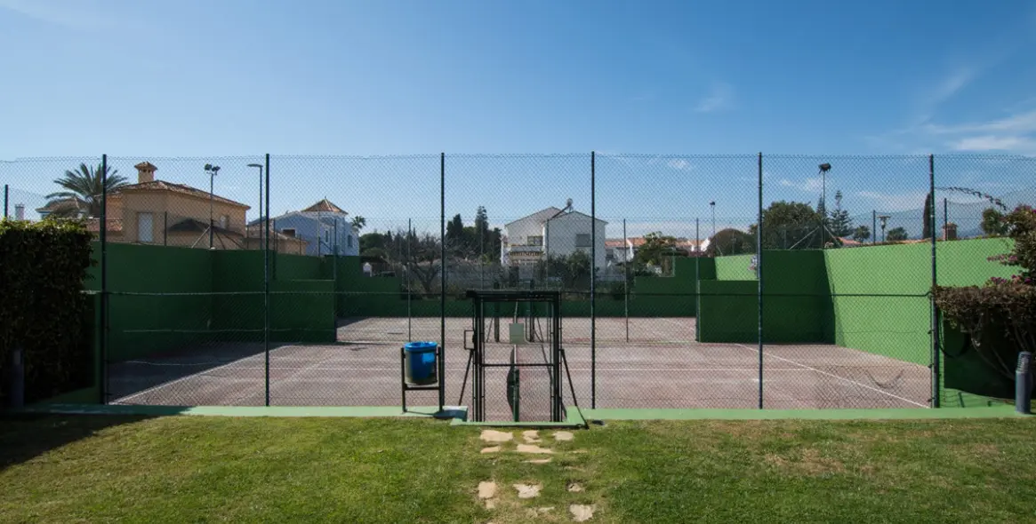 Sale of middle floor apartment in San Pedro de Alcántara 28