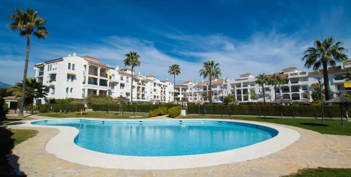 Sale of middle floor apartment in San Pedro de Alcántara 30
