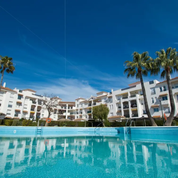 Sale of middle floor apartment in San Pedro de Alcántara