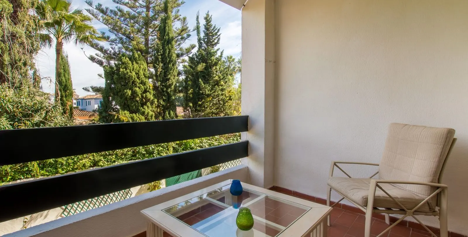 Sale of middle floor apartment in San Pedro de Alcántara 3