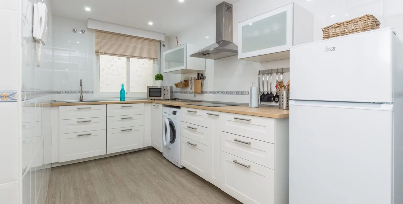 Sale of middle floor apartment in San Pedro de Alcántara 13