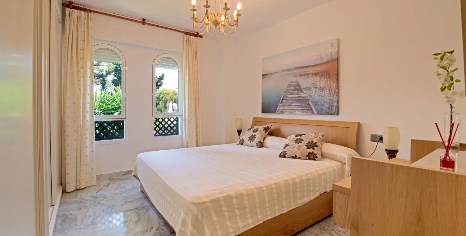 Sale of middle floor apartment in San Pedro de Alcántara 15