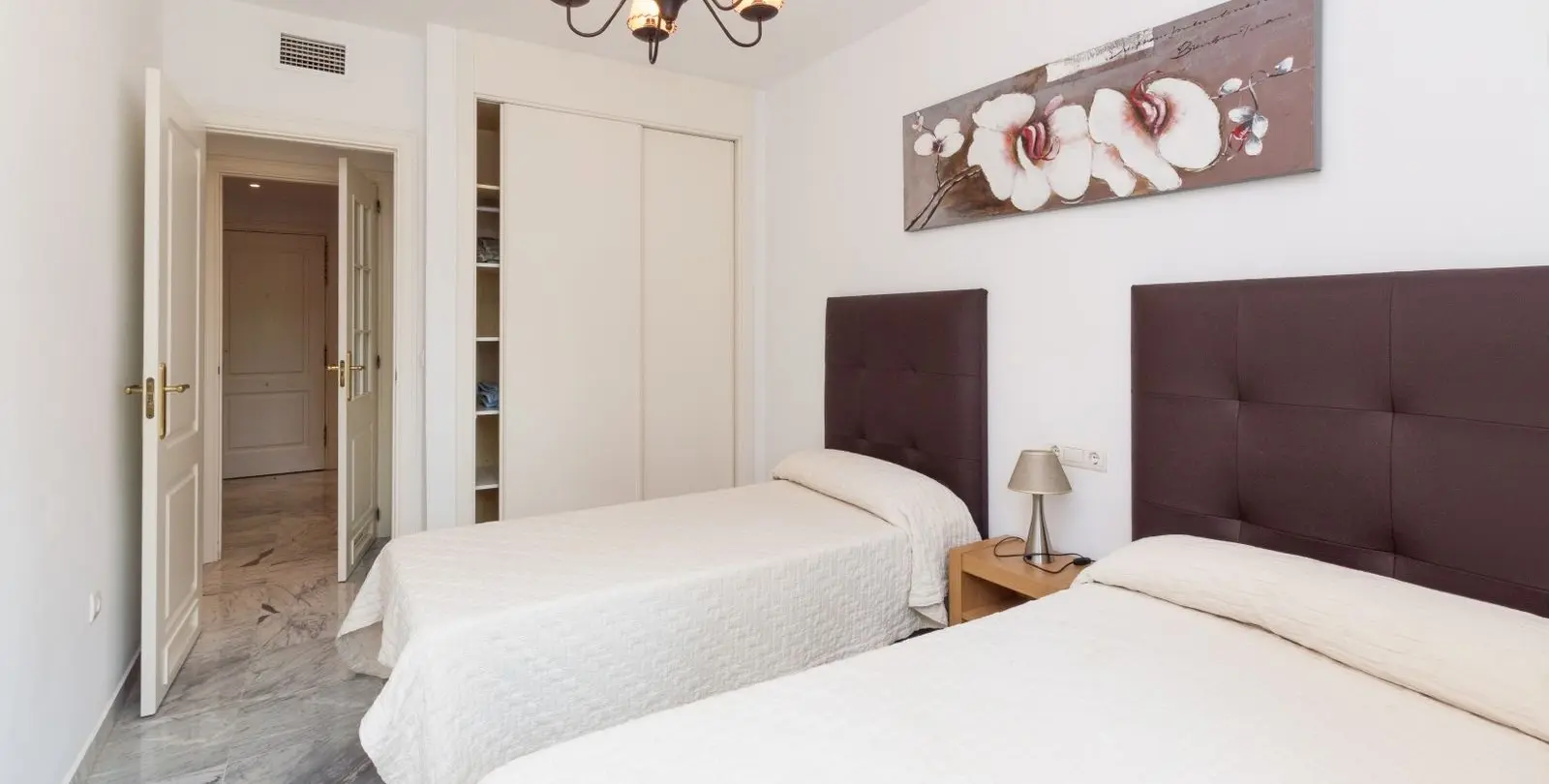 Sale of middle floor apartment in San Pedro de Alcántara 18