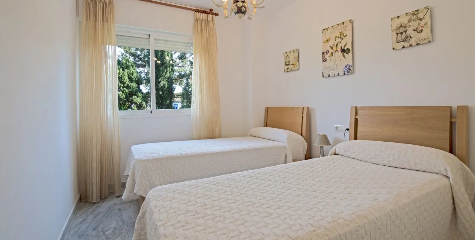 Sale of middle floor apartment in San Pedro de Alcántara 19