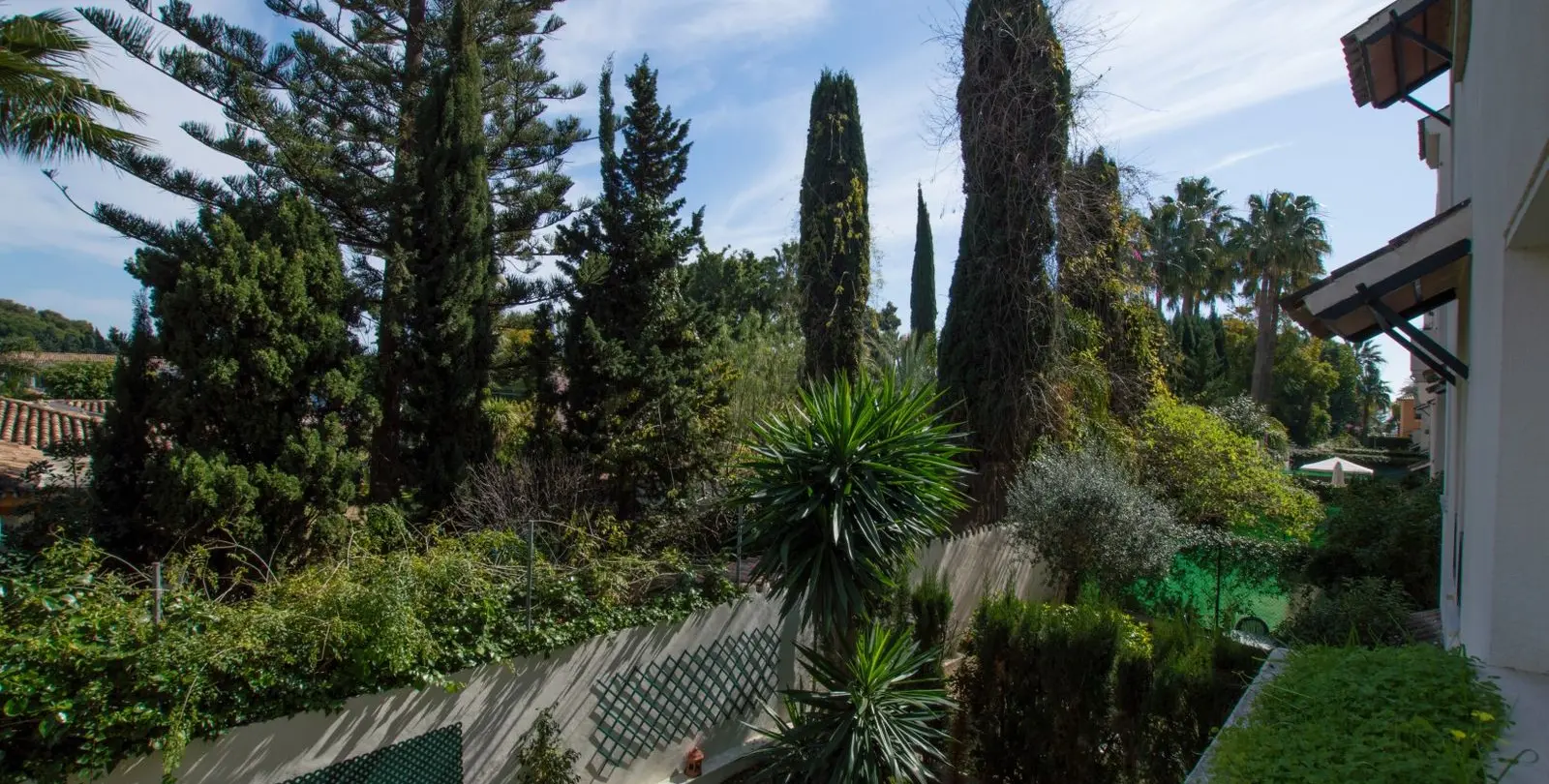 Sale of middle floor apartment in San Pedro de Alcántara 26