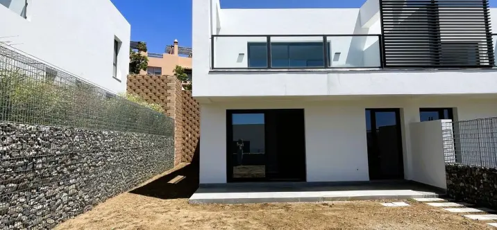 Продажа дома на две семьи в Riviera del Sol 0