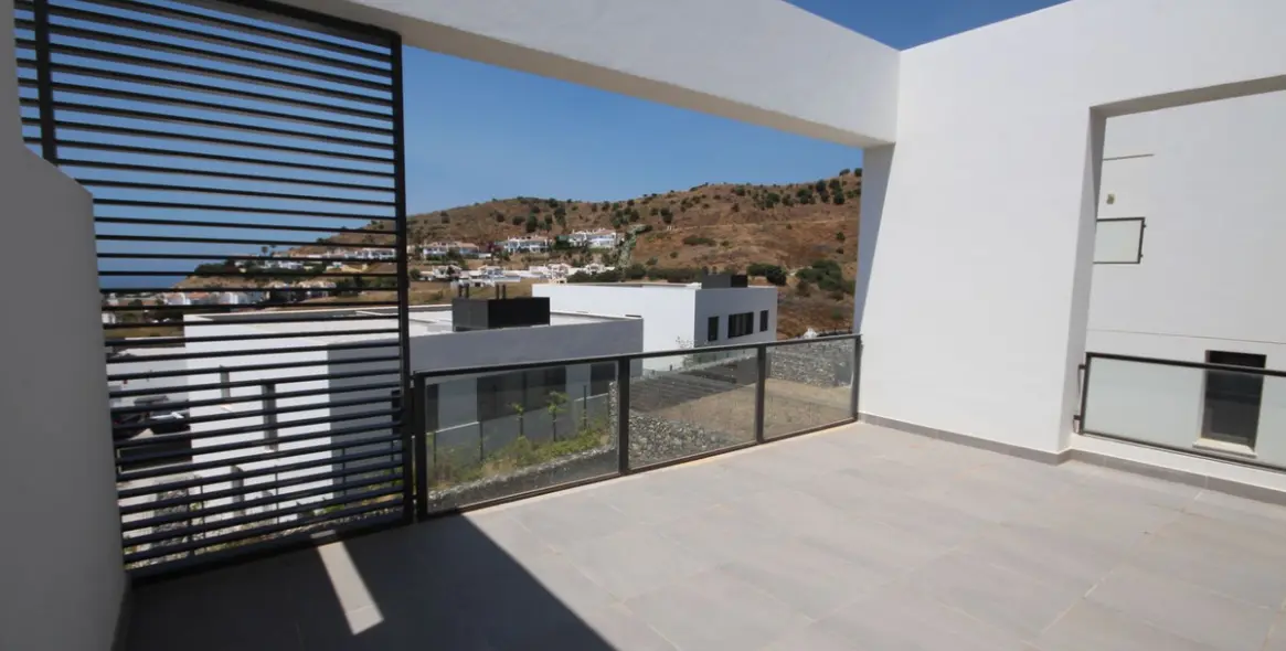 Sale of semi-detached house in Riviera del Sol 38