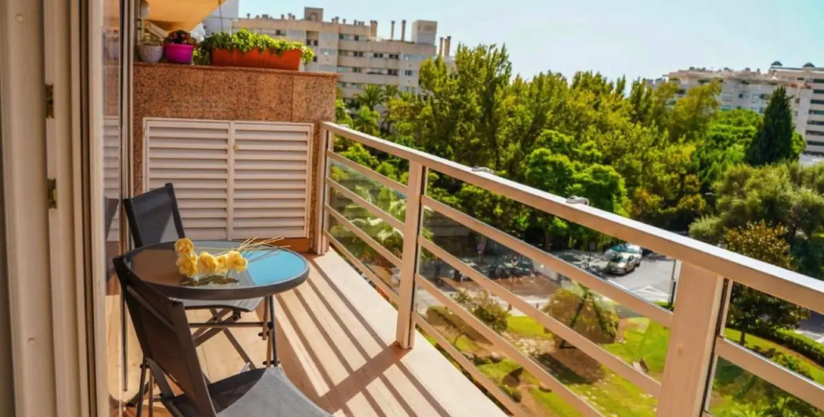 Sale of middle floor apartment in Marbella 1