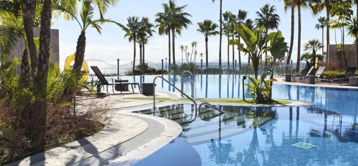 Продажа апартаментов на среднем этаже в New Golden Mile 0