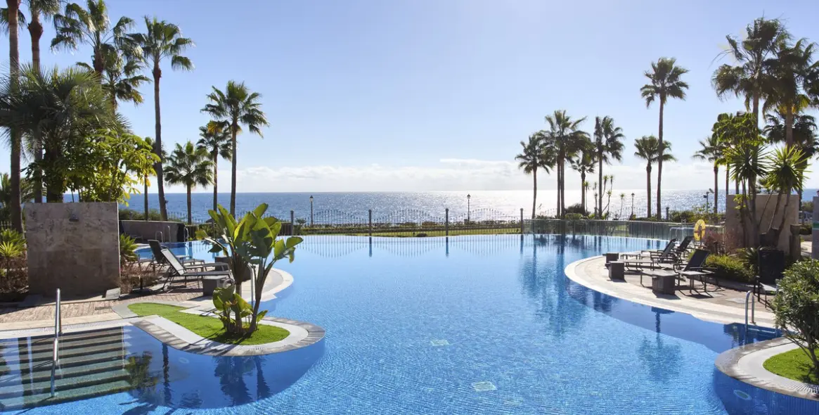 Продажа апартаментов на среднем этаже в New Golden Mile 2