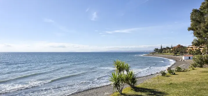 Продажа апартаментов на среднем этаже в New Golden Mile 4