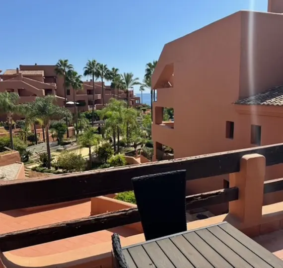 Продажа апартаментов на среднем этаже в New Golden Mile