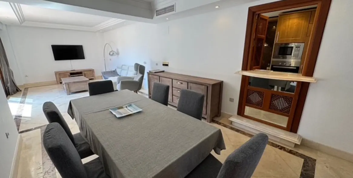 Продажа апартаментов на среднем этаже в New Golden Mile 15