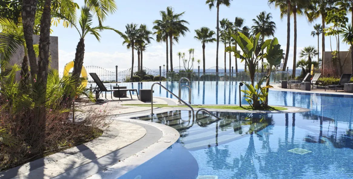 Sale of middle floor apartment in Estepona (district Estepona) 1