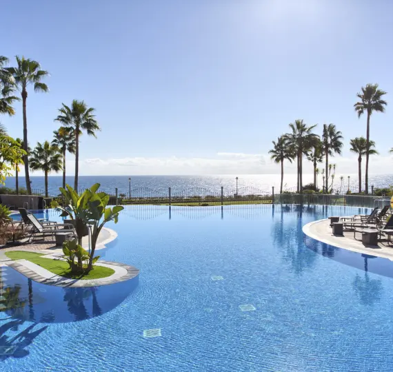 Apartamento en planta media R5217016