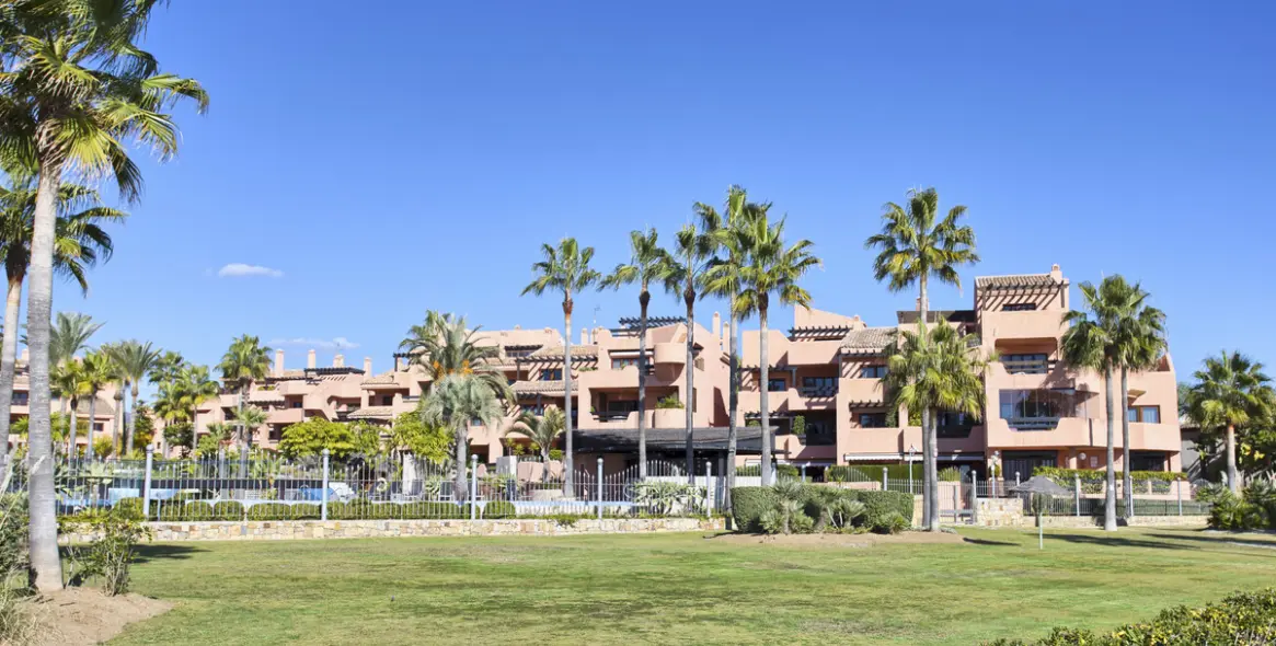 Sale of middle floor apartment in Estepona (district Estepona) 3