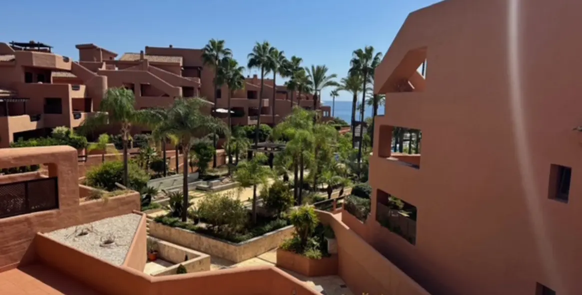 Sale of middle floor apartment in Estepona (district Estepona) 9