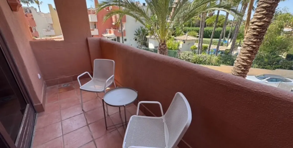 Sale of middle floor apartment in Estepona (district Estepona) 10