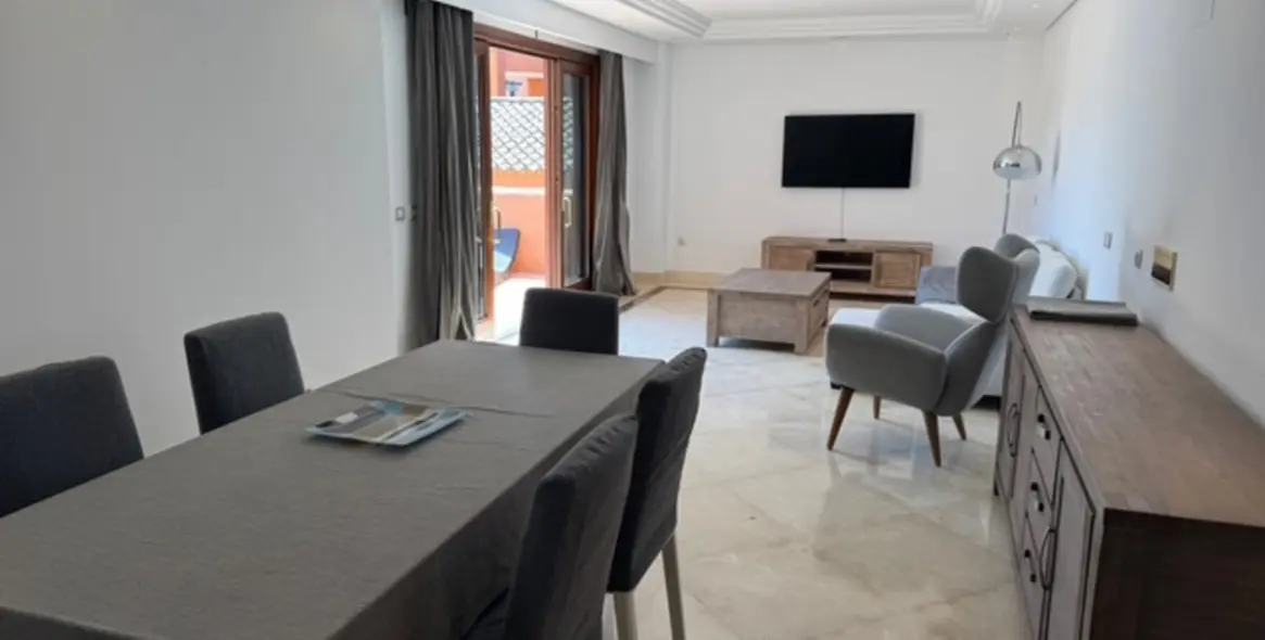 Продажа апартаментов на среднем этаже в Estepona 16