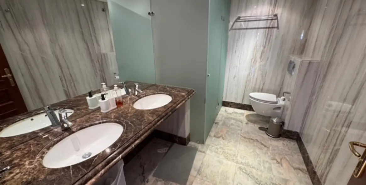 Продажа апартаментов на среднем этаже в Estepona 18