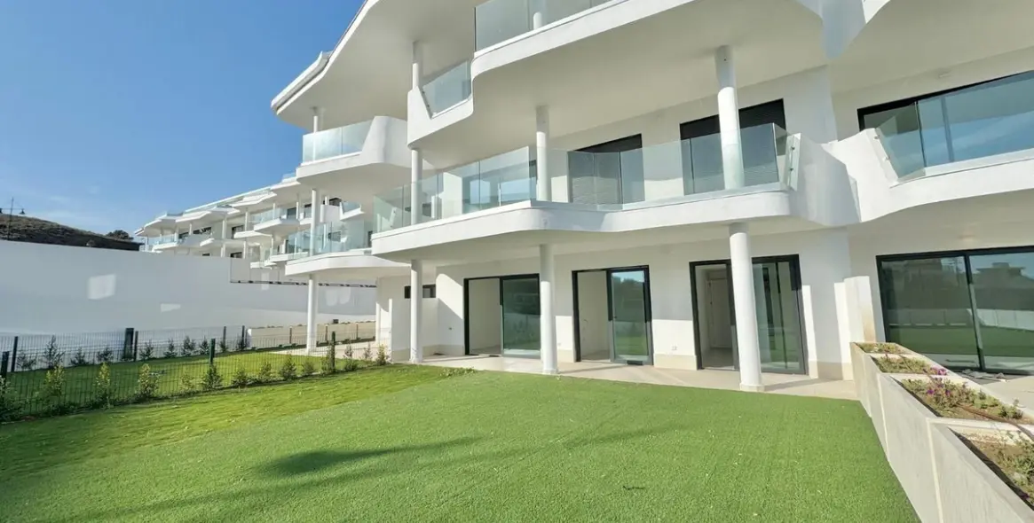 Sale of ground floor apartment in Fuengirola 1