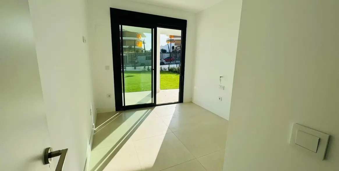 Sale of ground floor apartment in Fuengirola 10