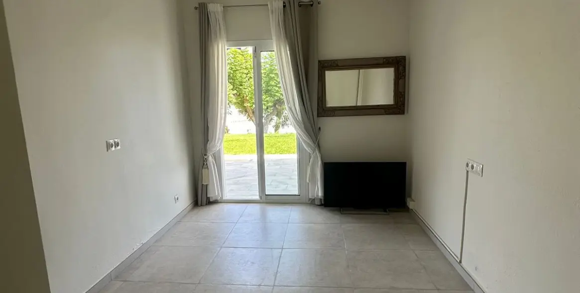 Sale of ground floor apartment in Nueva Andalucía 10