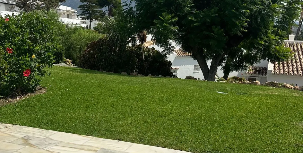 Sale of ground floor apartment in Nueva Andalucía 12